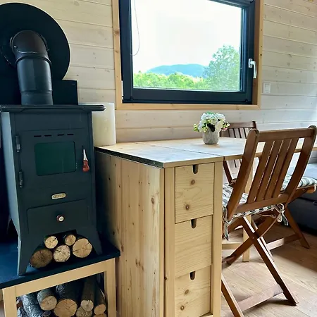 Tiny Chalet *